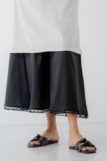 Scallop pants